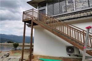 云南维西县综合大市场铁艺栏杆钢结构廊架仿木纹漆施工案